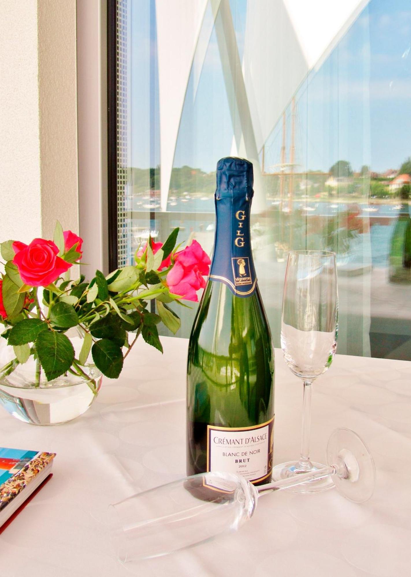 Apartment 12 - "Silbermoewe I" - Blickrichtung Yacht- Und Binnenhafenoffenes Meer Eckernförde Eksteriør billede